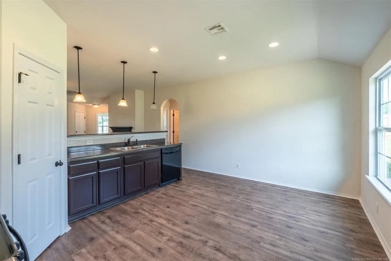 2708 W Fredericksburg St #NA - Photo 5 of 8