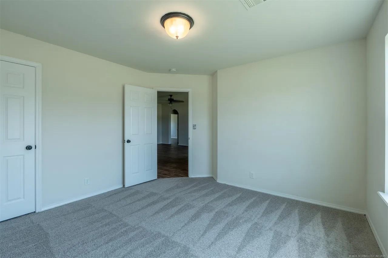 2708 W Fredericksburg St #NA - Photo 7 of 8