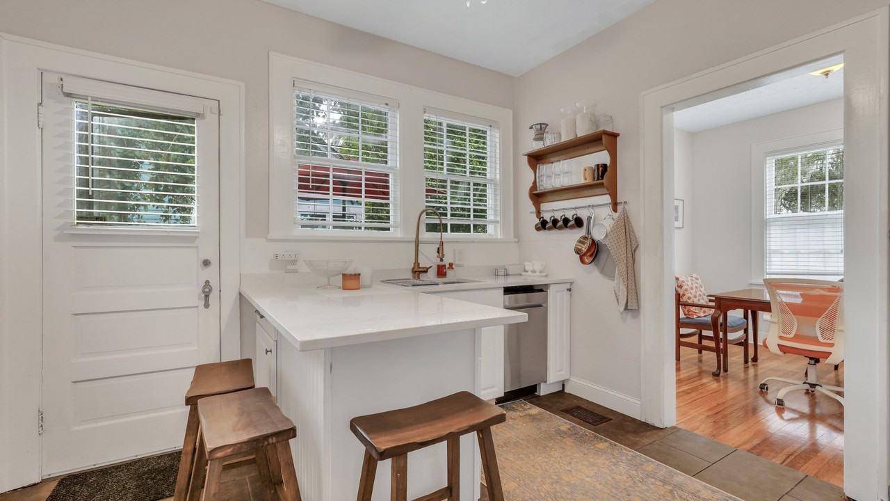 1219 Washington Ave #NA - Photo 6 of 17