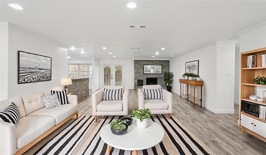 3855 Crest Cove Cir #NA - Photo 3 of 40