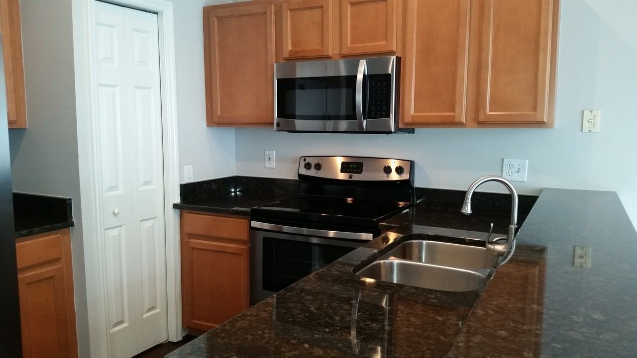 569 Vallance Way Ne #569 - Photo 3 of 15