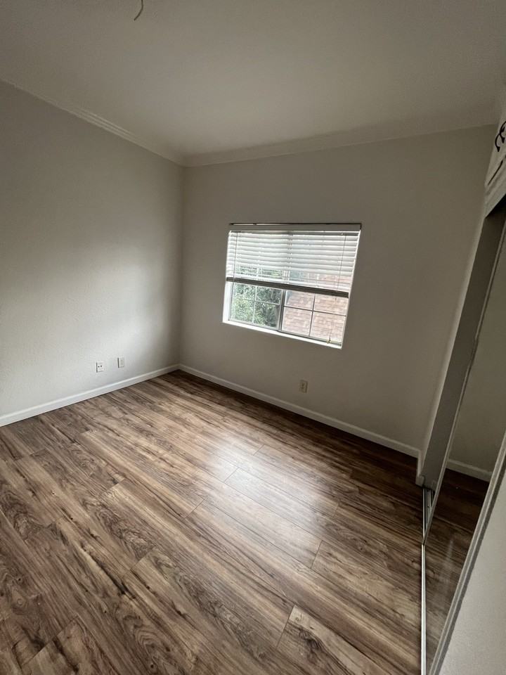 1072 Laguna Ave #0067 - Photo 4 of 28