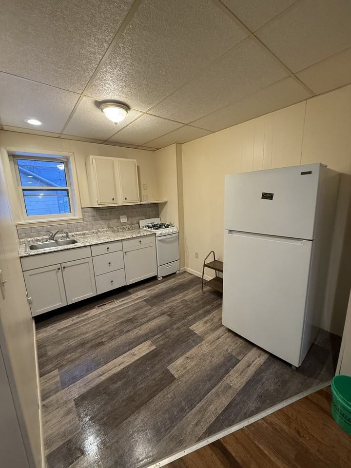 6 Memorial Dr #4 - Photo 2 of 7