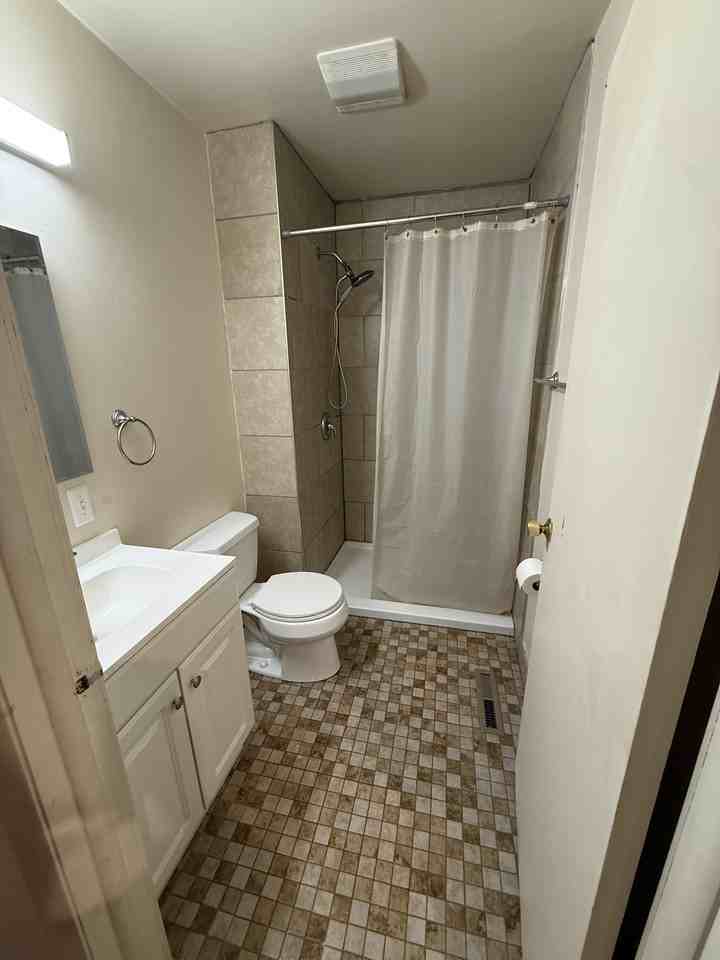 6 Memorial Dr #4 - Photo 4 of 7