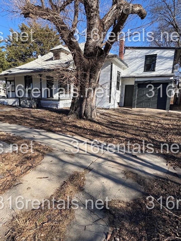 401 E 9th St - Photo 2 of 10