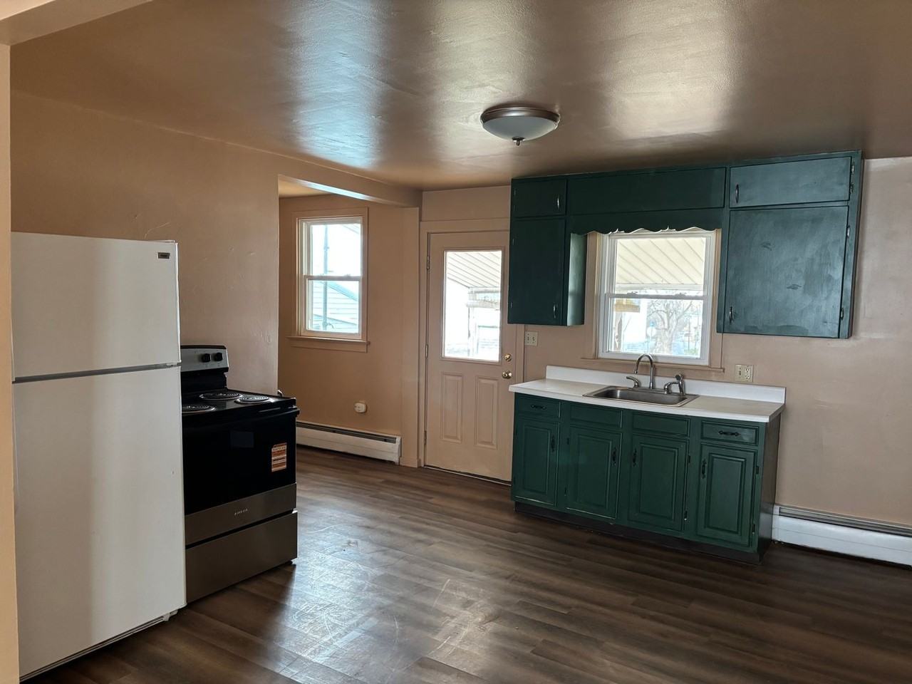 13 Buchanan St - Photo 4 of 10