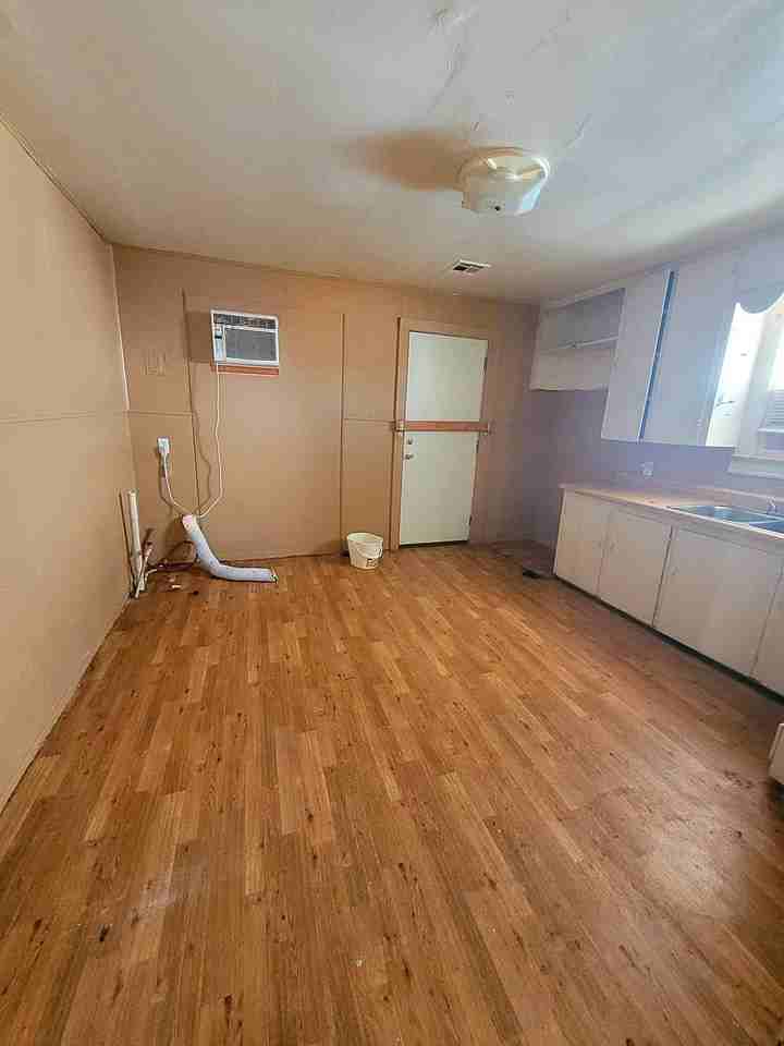 1211 N 9th St #1 - Photo 4 of 7