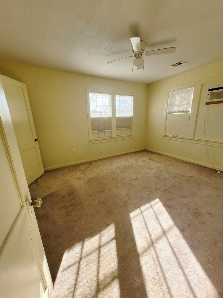 1211 N 9th St #1 - Photo 5 of 7