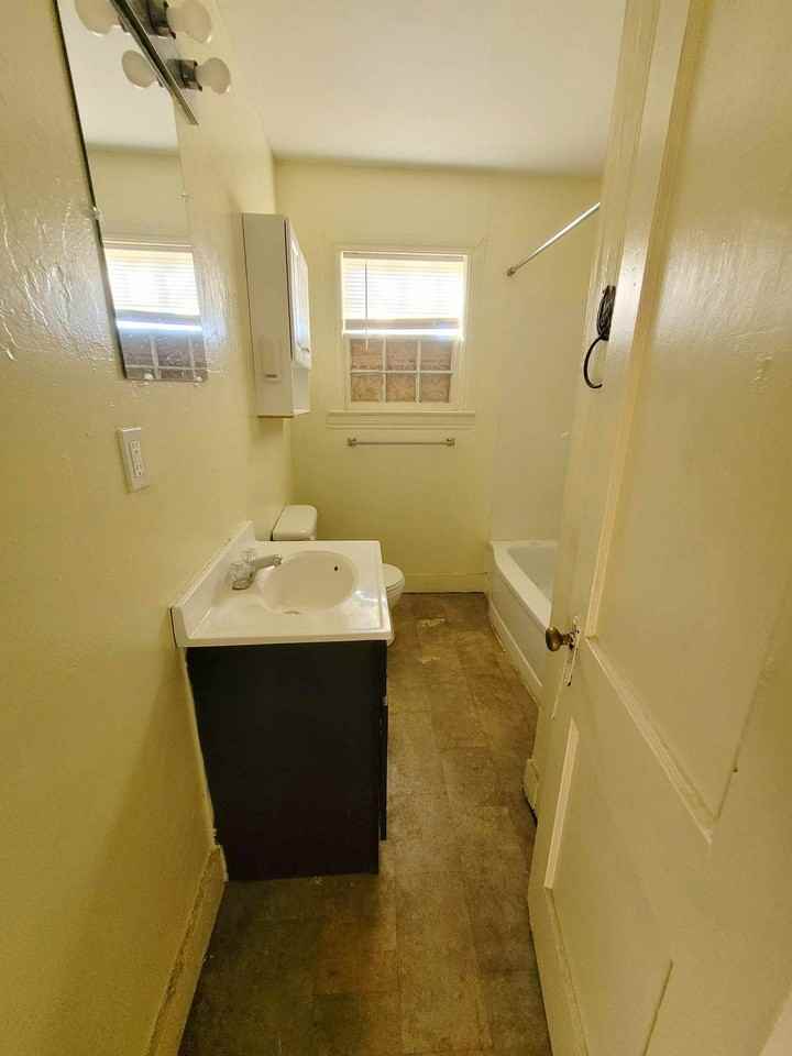 1211 N 9th St #1 - Photo 7 of 7