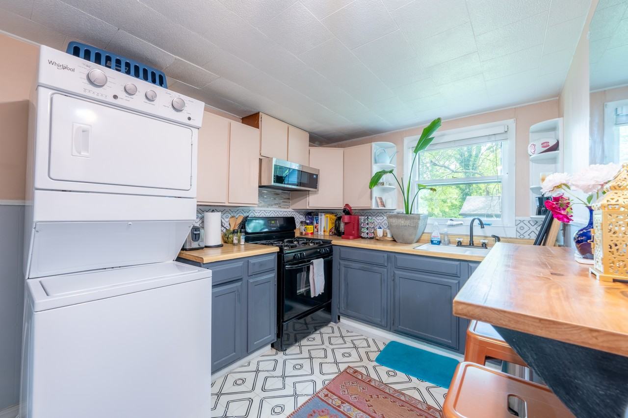 1101 S Rogers St #2 - Photo 6 of 10