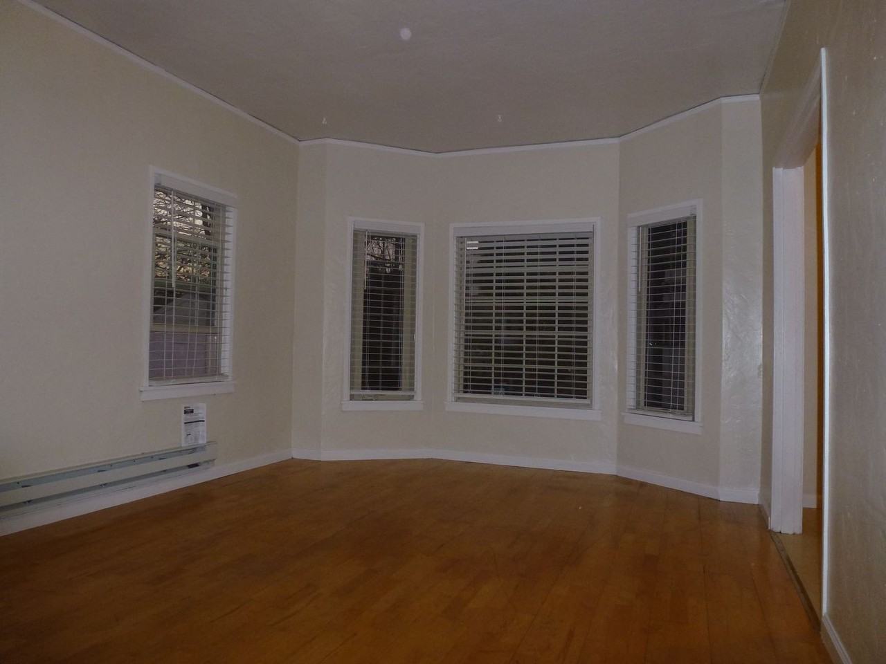 AMBOR VILLA APT  8TH AVE 94606 - Photo 4 of 34