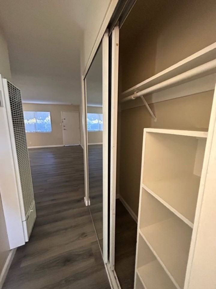 REDWOODS APT NICOL 94602. - Photo 4 of 46