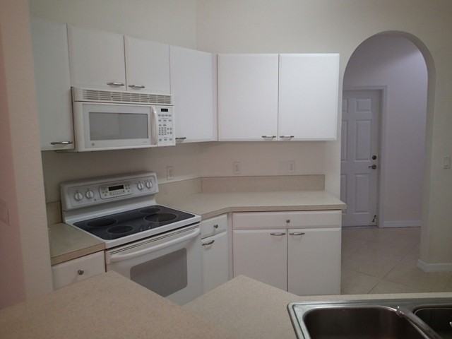 1011 Pipers Cay Dr - Photo 6 of 13