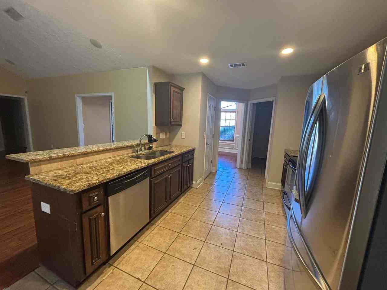 10 Leah Ct - Photo 2 of 25