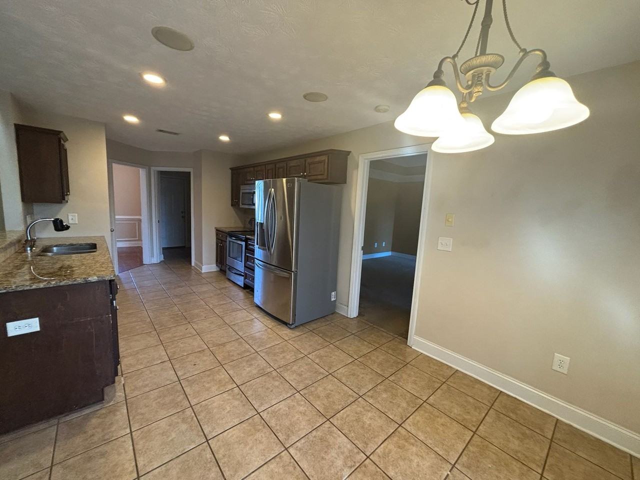 10 Leah Ct - Photo 3 of 25