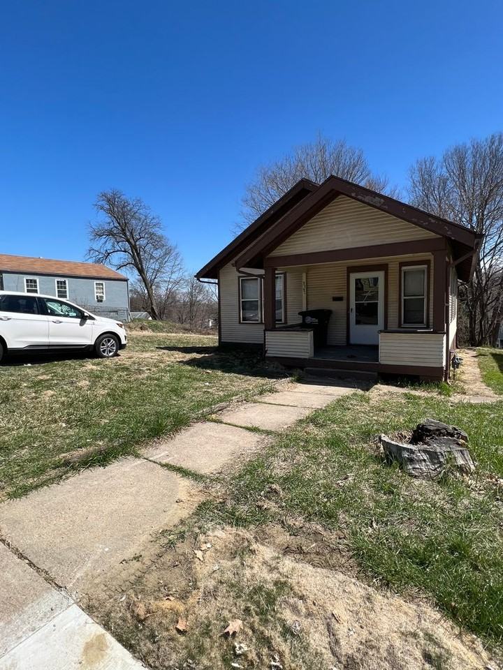 3731 N 44th Ave - Photo 2 of 12