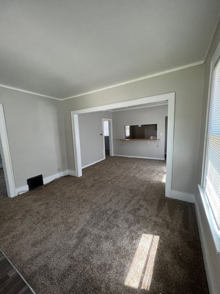 3731 N 44th Ave - Photo 3 of 12