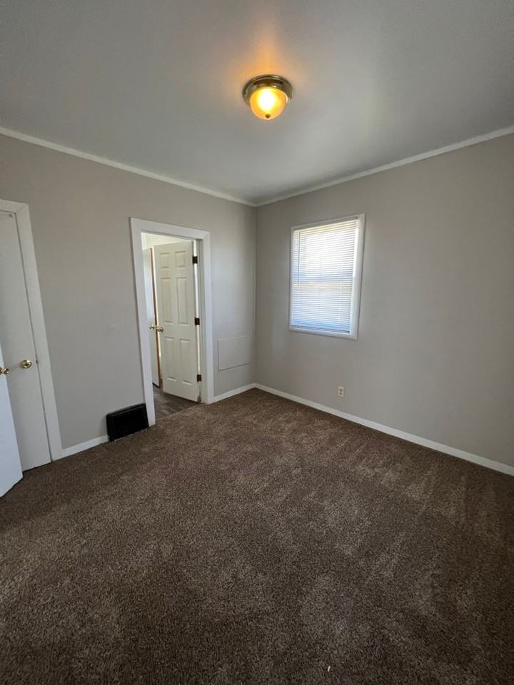 3731 N 44th Ave - Photo 6 of 12