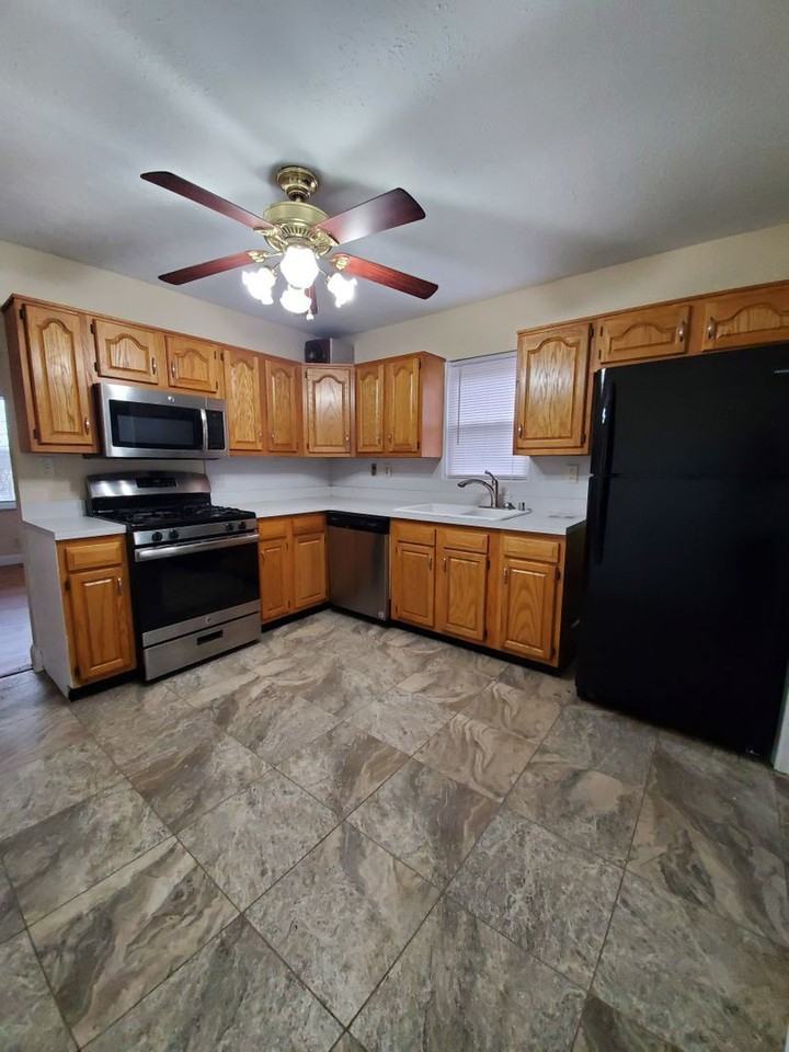 5539 Minor Ln - Photo 4 of 10