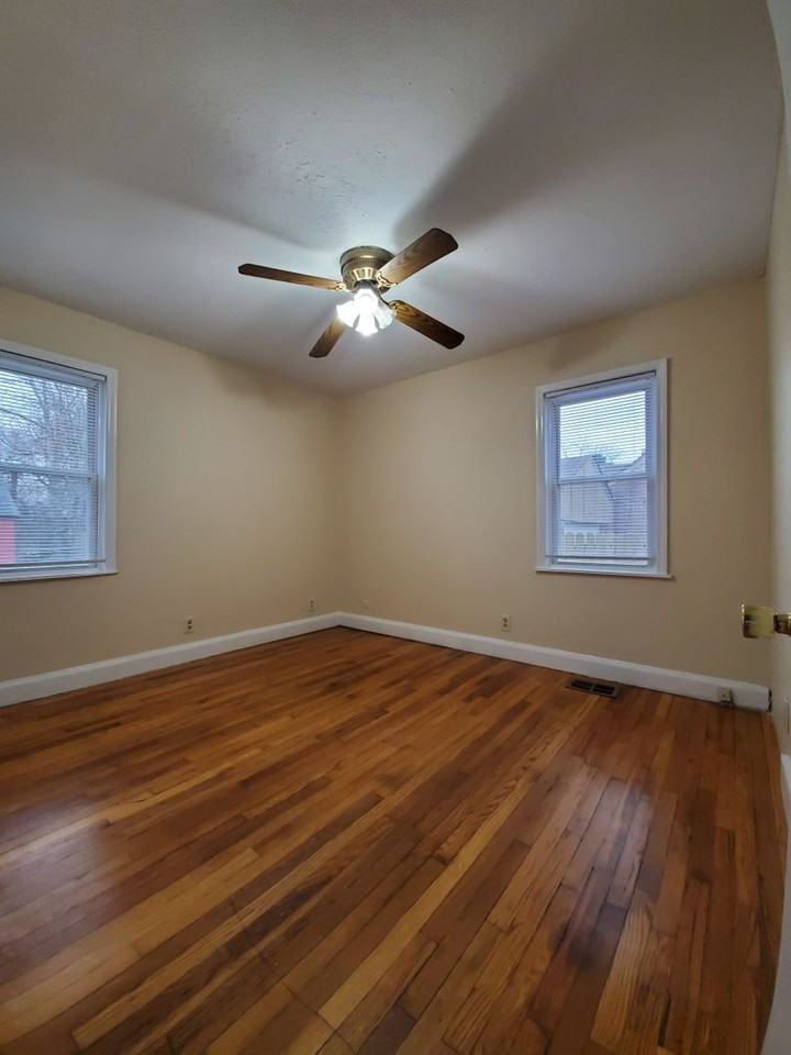 5539 Minor Ln - Photo 5 of 10