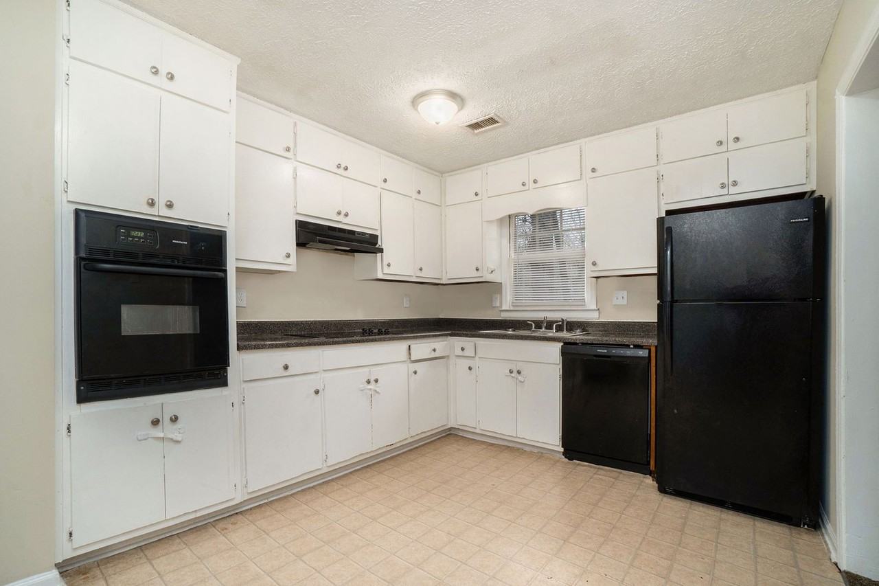 1375 Red Cedar Trl - Photo 6 of 20