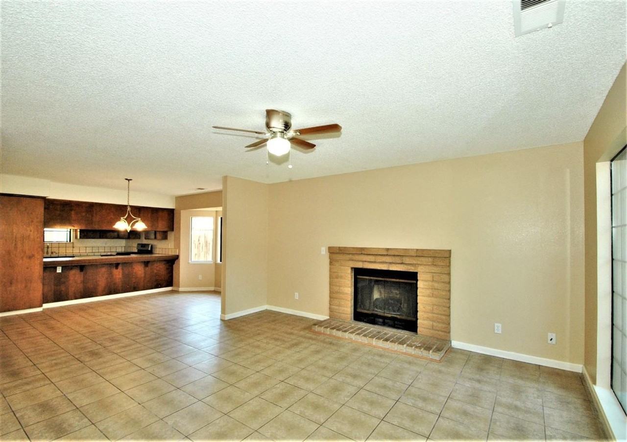 1161 Filbert Ave - Photo 5 of 24