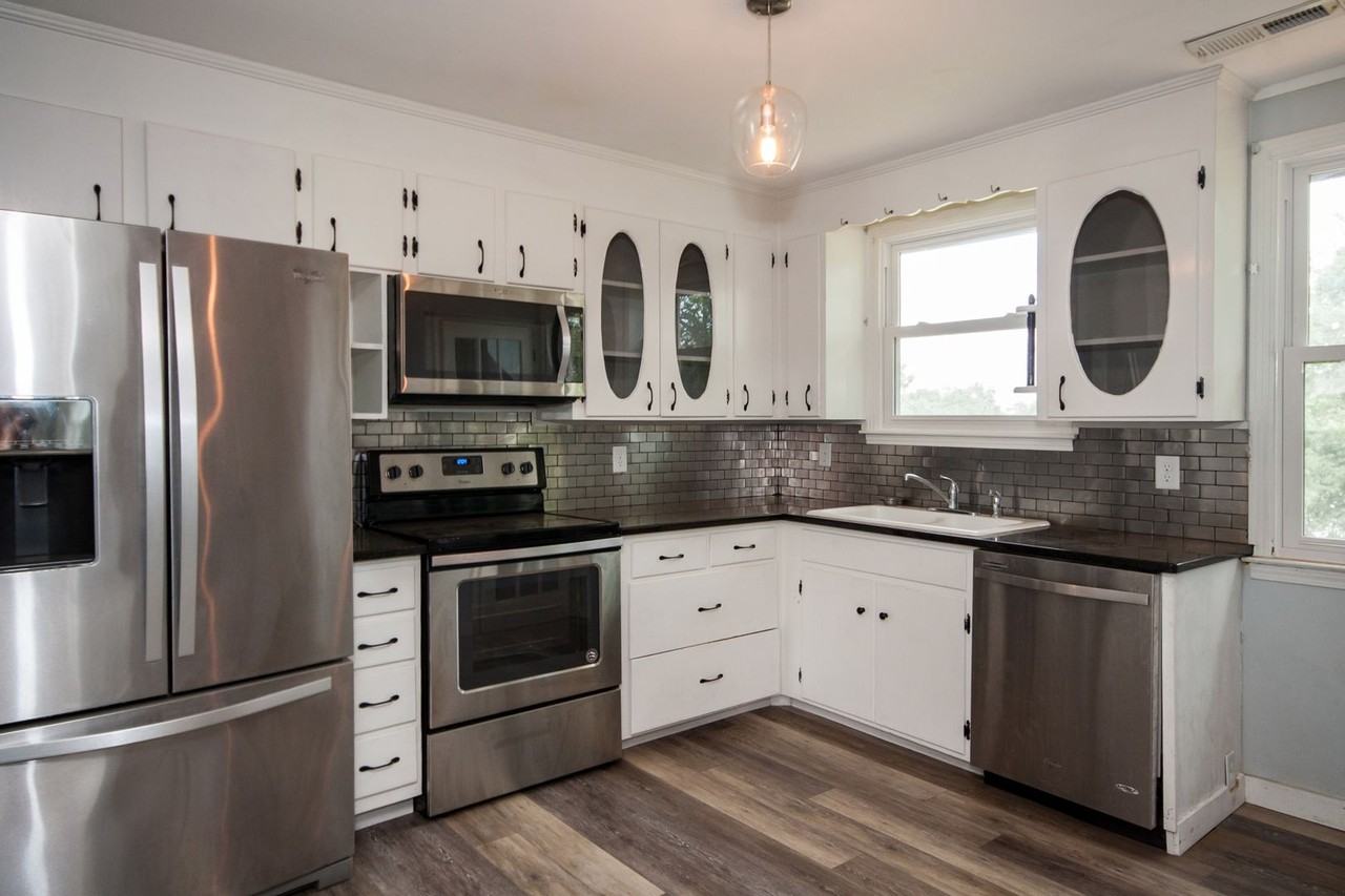 3518 Elkins Ave - Photo 2 of 23