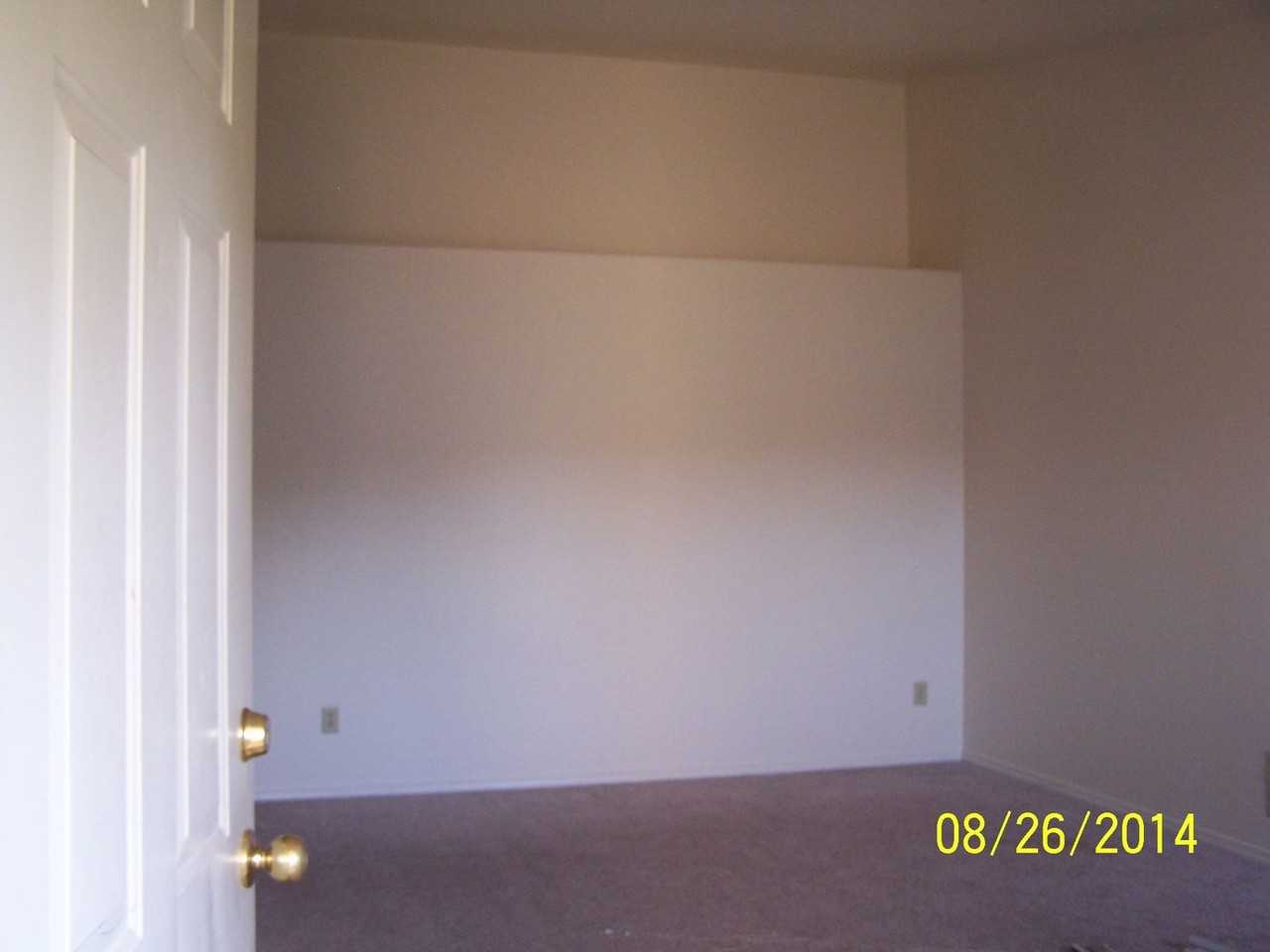 740 Benjamin Ave - Photo 4 of 15