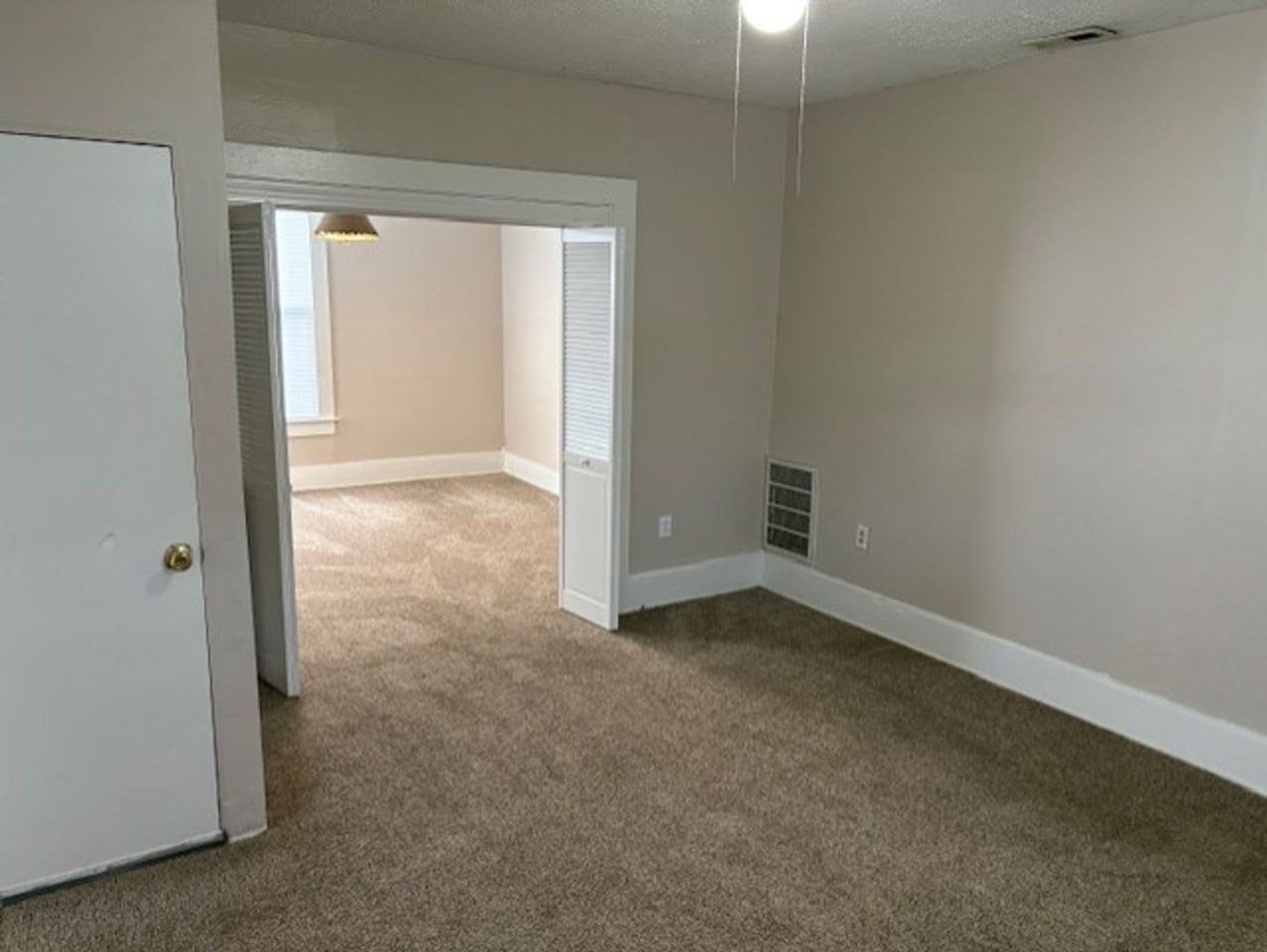 15 Vernon Ave - Photo 4 of 10