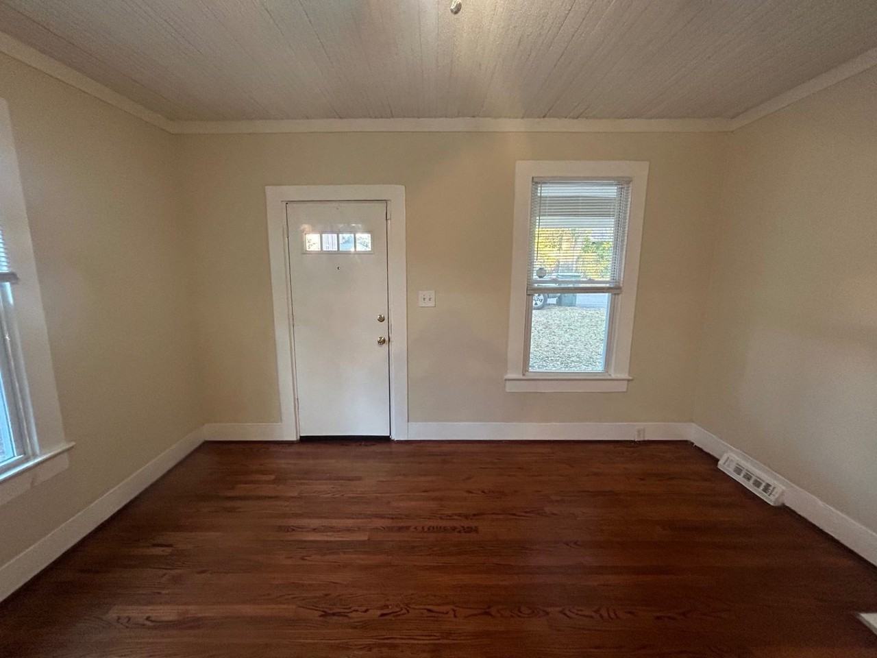 1506 Charlton St - Photo 2 of 32