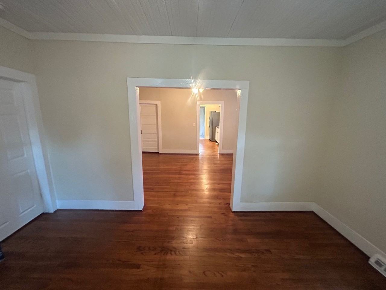 1506 Charlton St - Photo 3 of 32