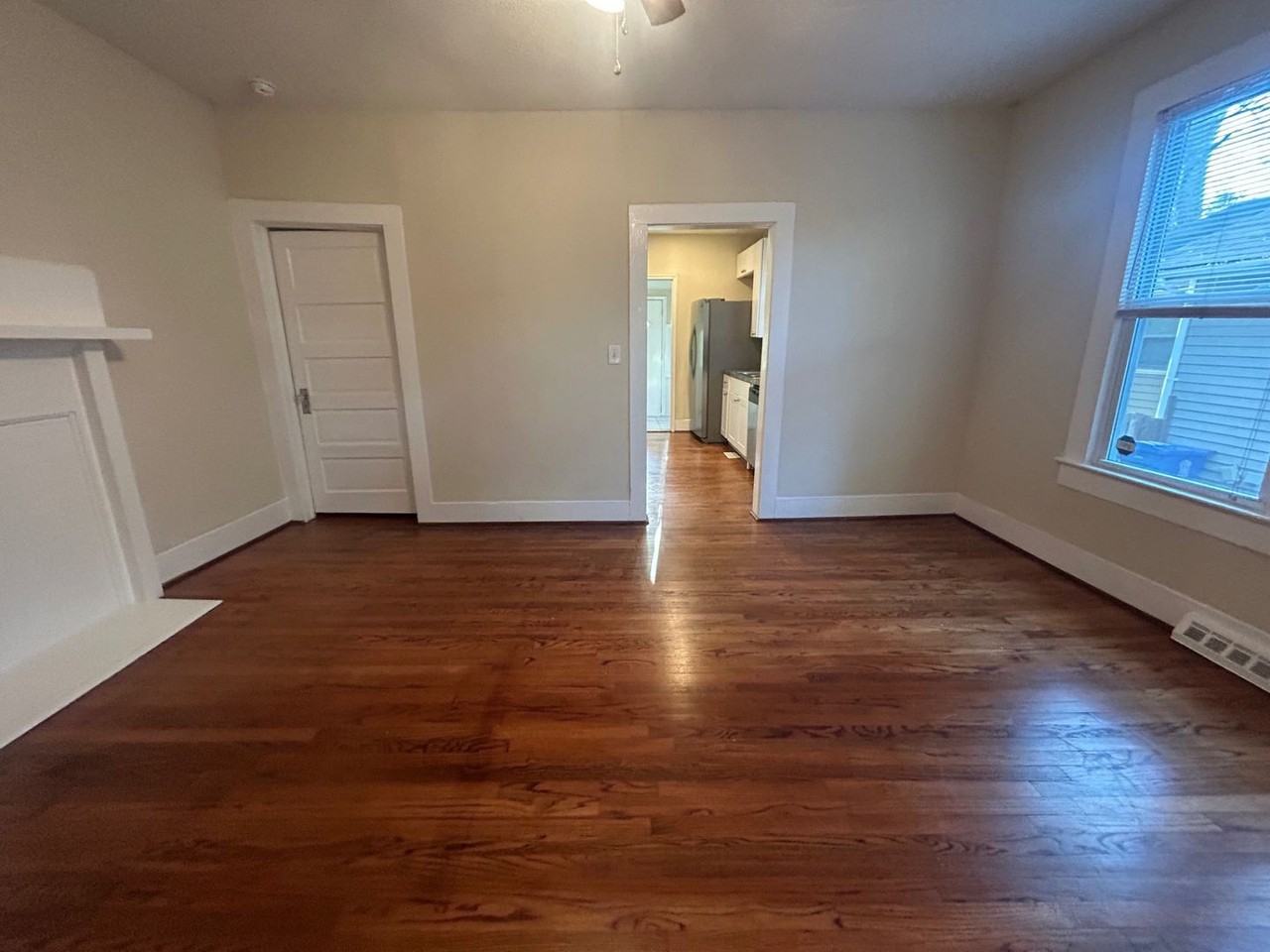 1506 Charlton St - Photo 4 of 32