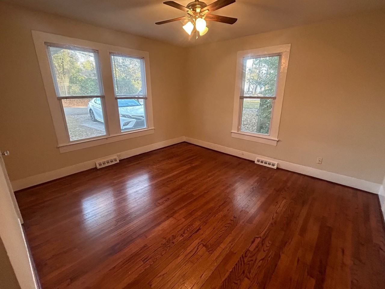 1506 Charlton St - Photo 7 of 32