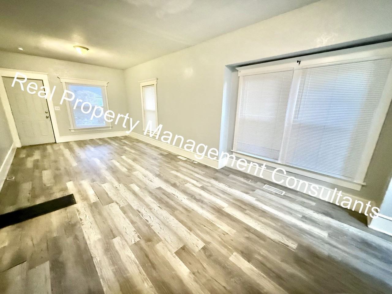 4546 S Benton Ave - Photo 4 of 17