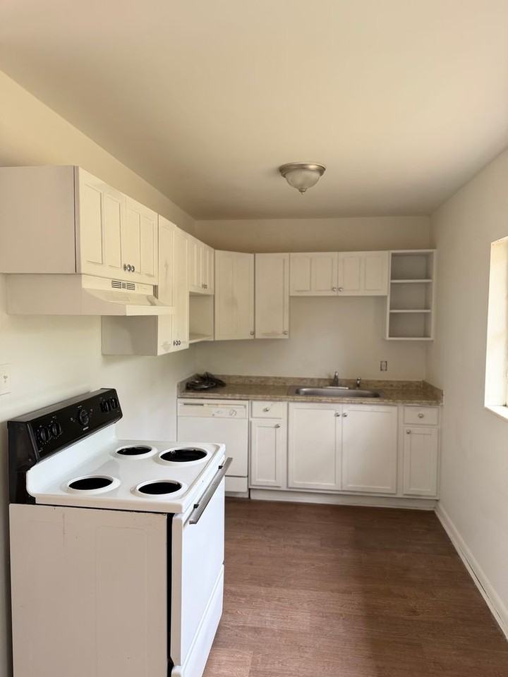 914 Coble Dr - Photo 5 of 6