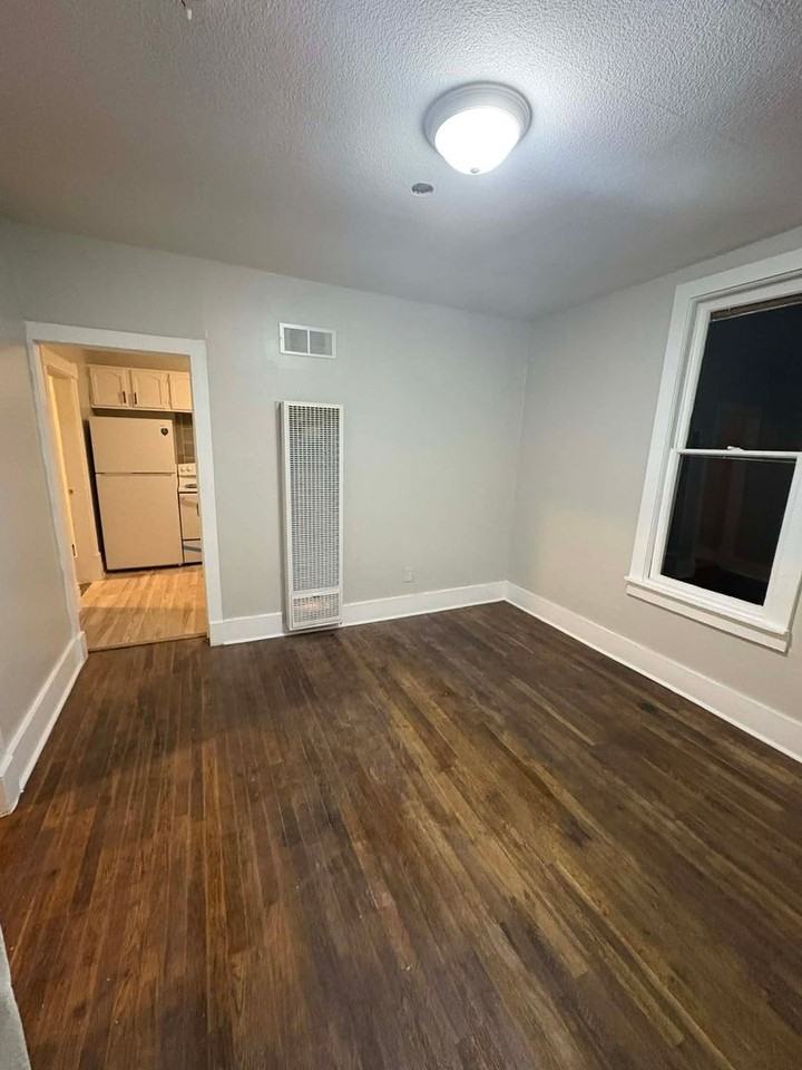 3129 N Wellington Pl - Photo 2 of 6