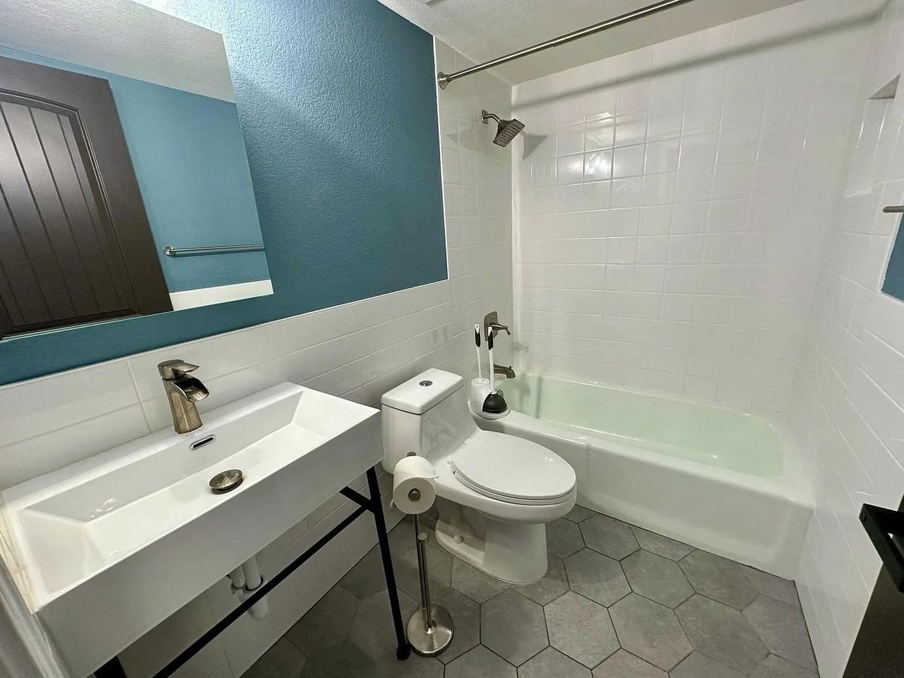 826 E Eugie Ave - Photo 3 of 18