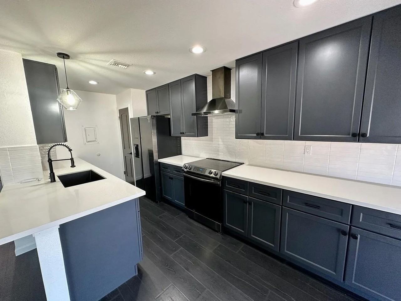 826 E Eugie Ave - Photo 4 of 18