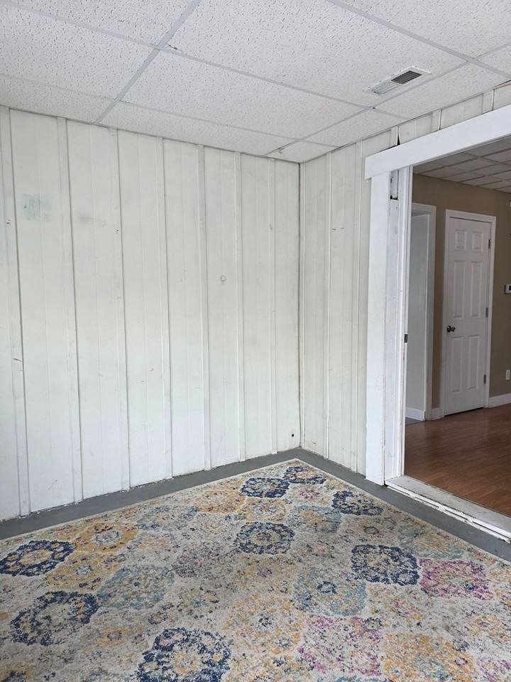 137 Allen Ave - Photo 3 of 32