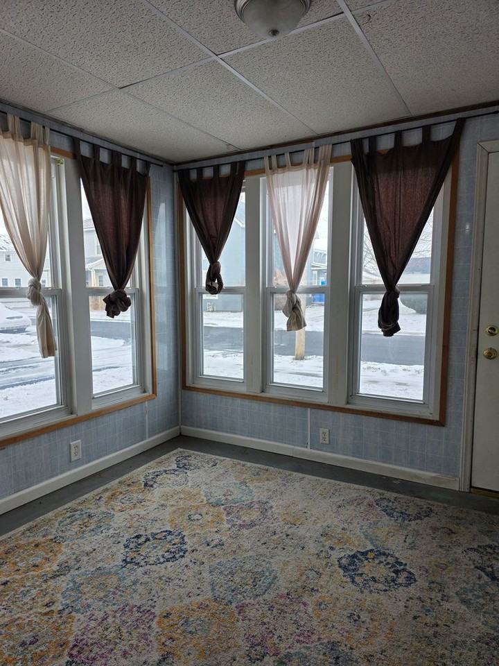 137 Allen Ave - Photo 4 of 32