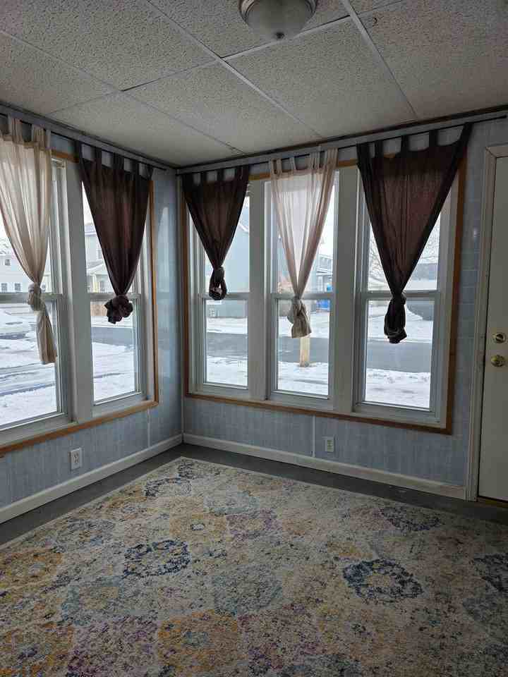 137 Allen Ave - Photo 5 of 32