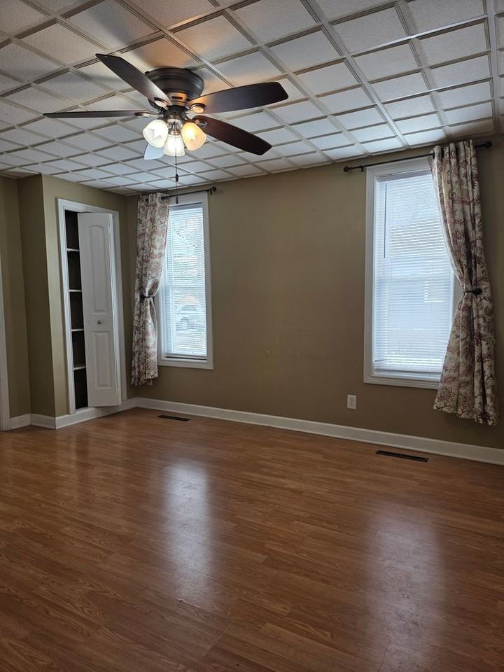 137 Allen Ave - Photo 6 of 32