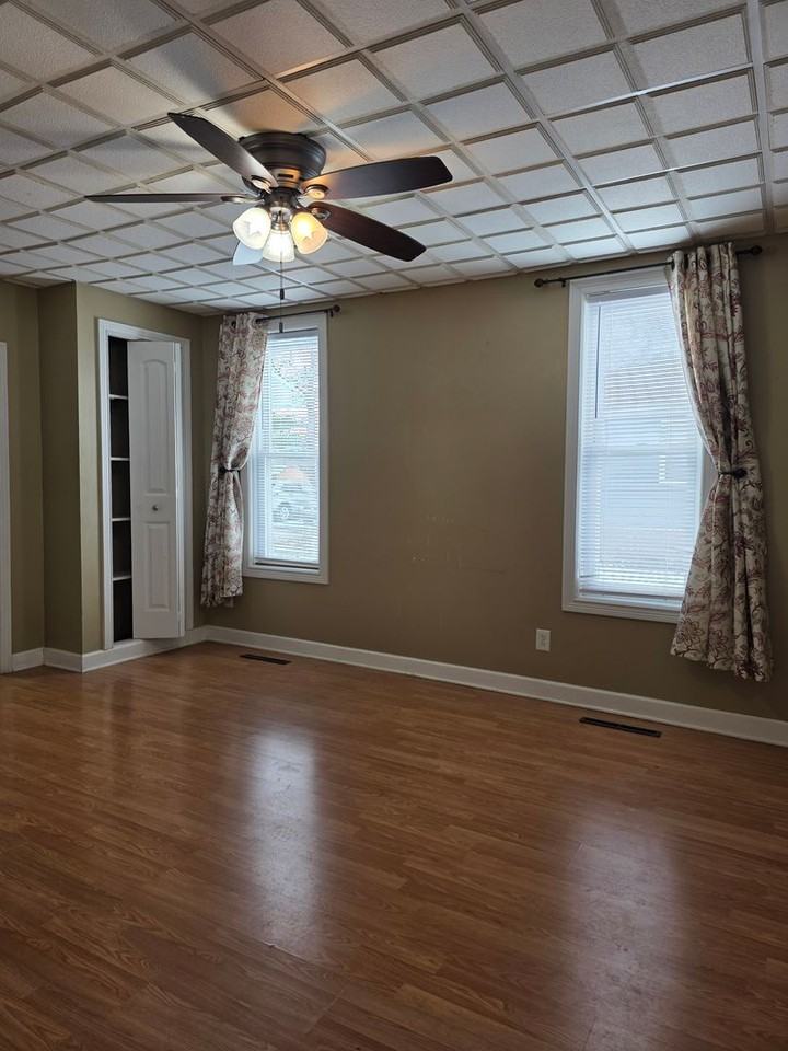 137 Allen Ave - Photo 7 of 32