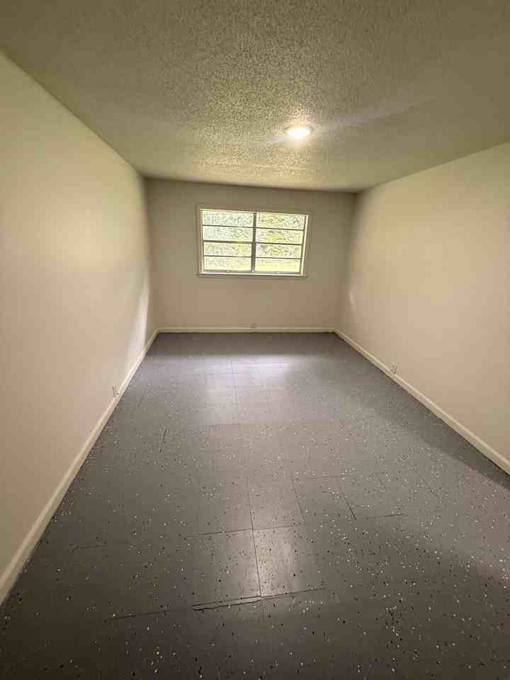 905 Parker St #B - Photo 2 of 7