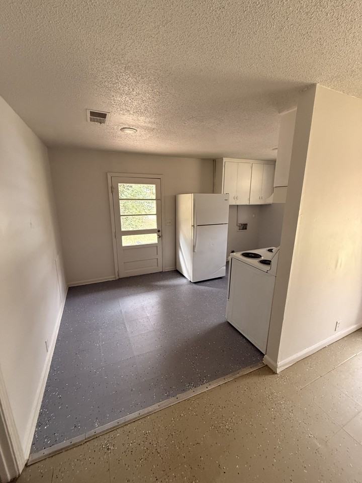 905 Parker St #B - Photo 4 of 7