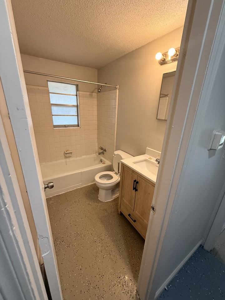 905 Parker St #B - Photo 7 of 7