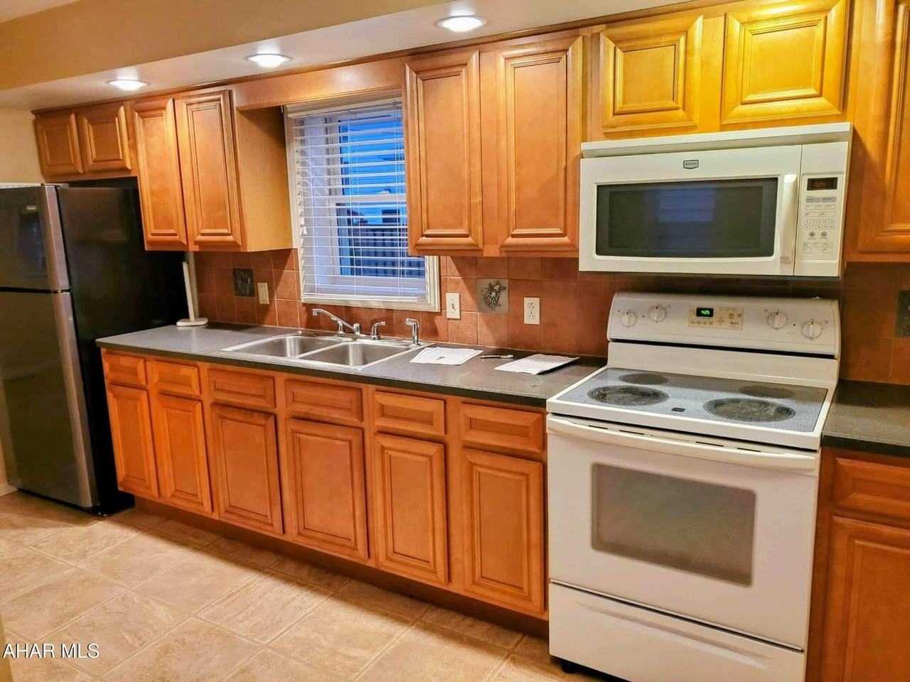 215 Garber St - Photo 3 of 10