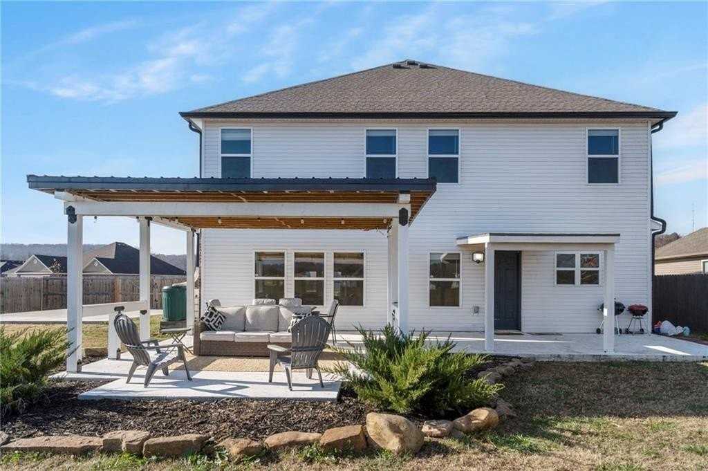 990 Macy Ln - Photo 2 of 17