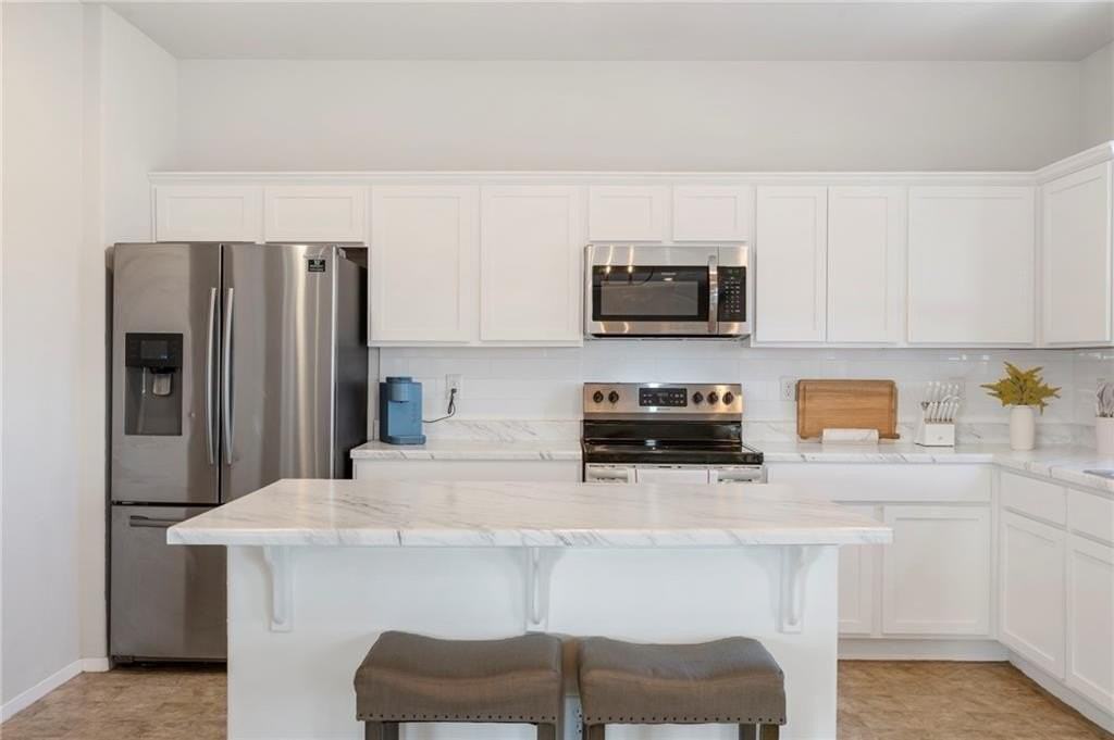 990 Macy Ln - Photo 4 of 17