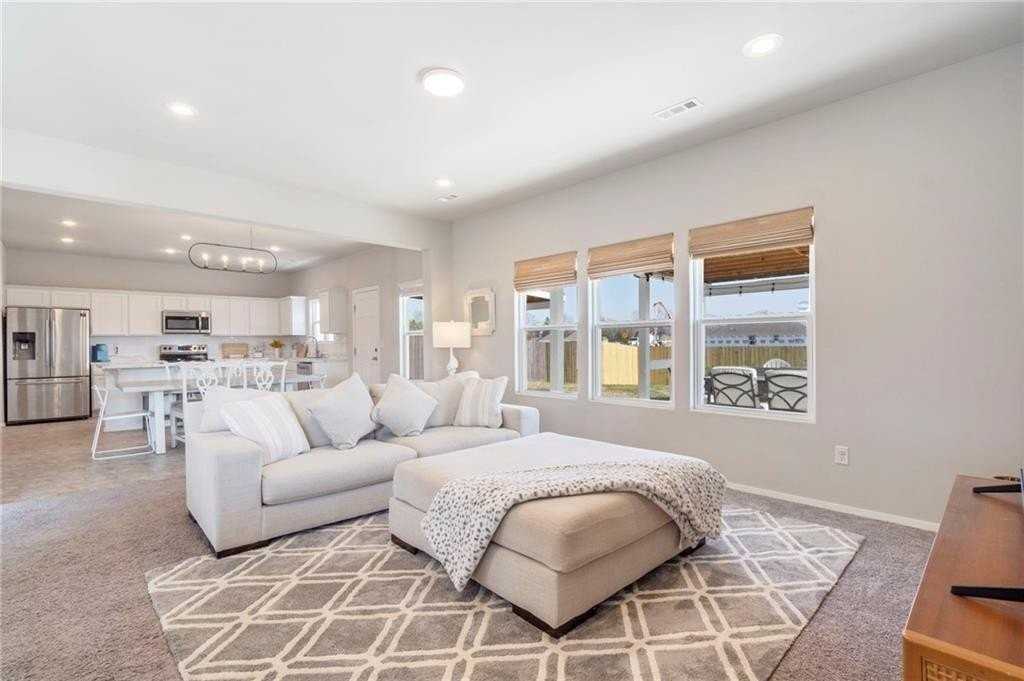 990 Macy Ln - Photo 5 of 17